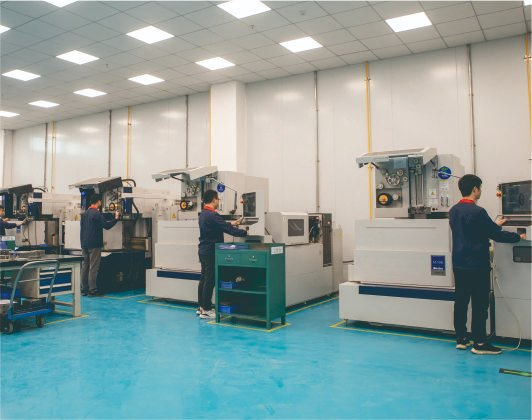 Индивидуальная литьевая форма для зарядки автомобильных деталей