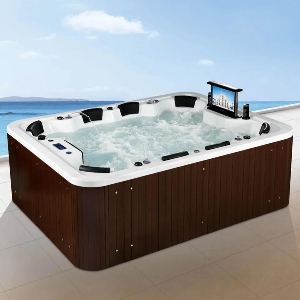 Большой уличный спа-бассейн на 7 человек с гидромассажем и ТВ