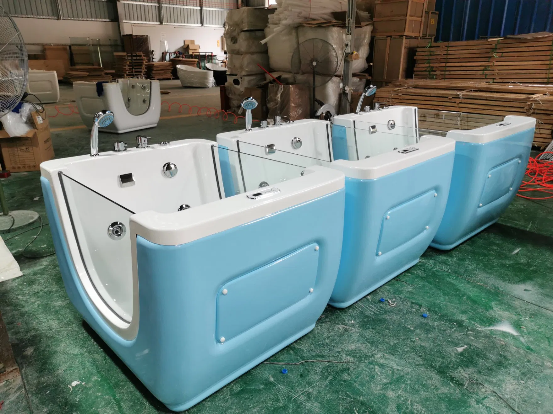 Детская ванна с гидромассажем и пузырьками воздуха