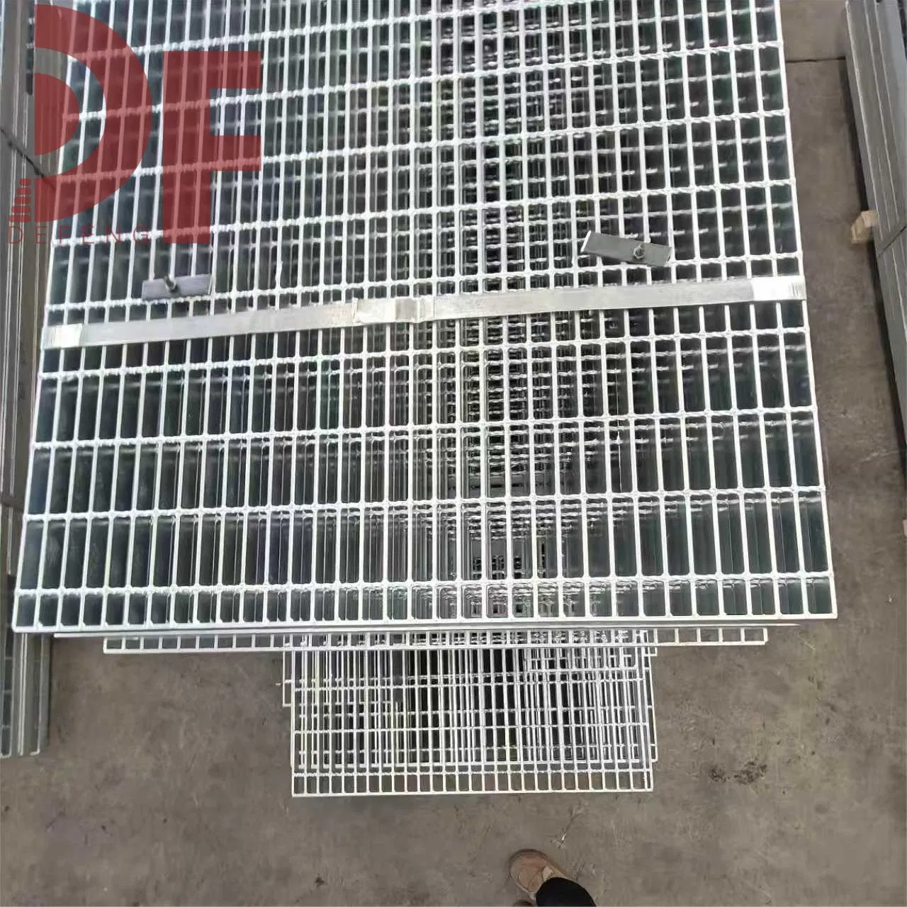 Green Safe Hot Dipped Galvanized Serrated Bar Grating