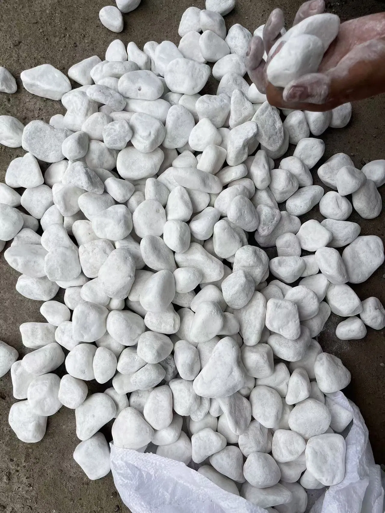 White River Stone Pebbles for Outdoor Garden Landscaping Paving Price