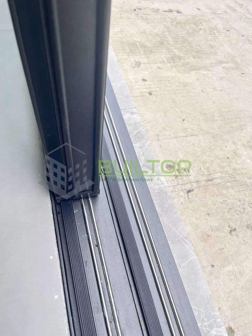 Раздвижные алюминиевые двери без рамы со стеклом и москитной сеткой