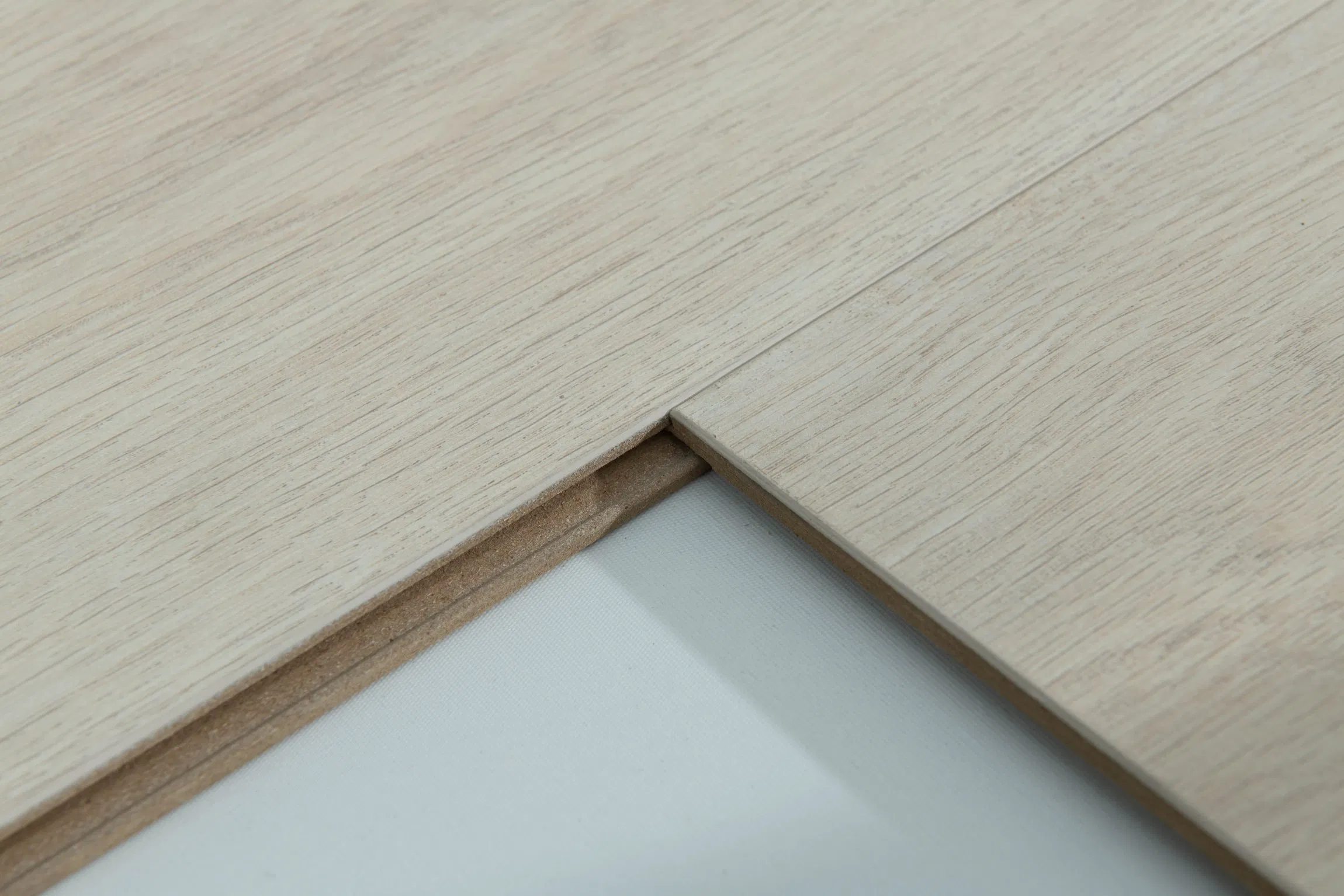 in Stock Hot Selling North American 12mm Random E. I. R. Wood Grain Laminate Flooring