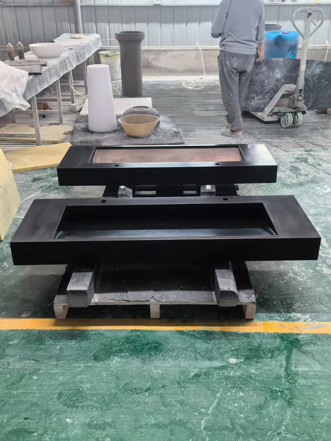 Customized Dimension Black Color Wall Hung Wash Basin High-End Bathroom Shampoo Sink