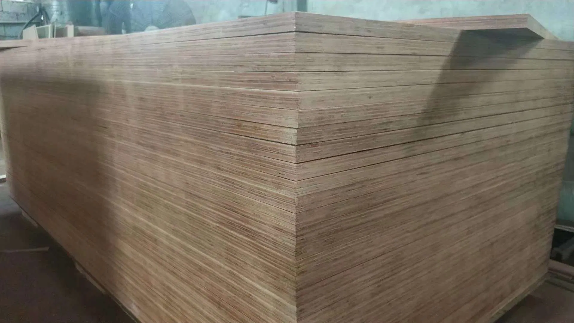 Фанера для пола грузовиков, Hardwood Core, WBP клей