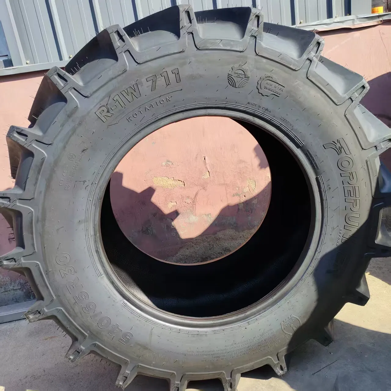 540/65R30 Шина для сельскохозяйственного трактора
