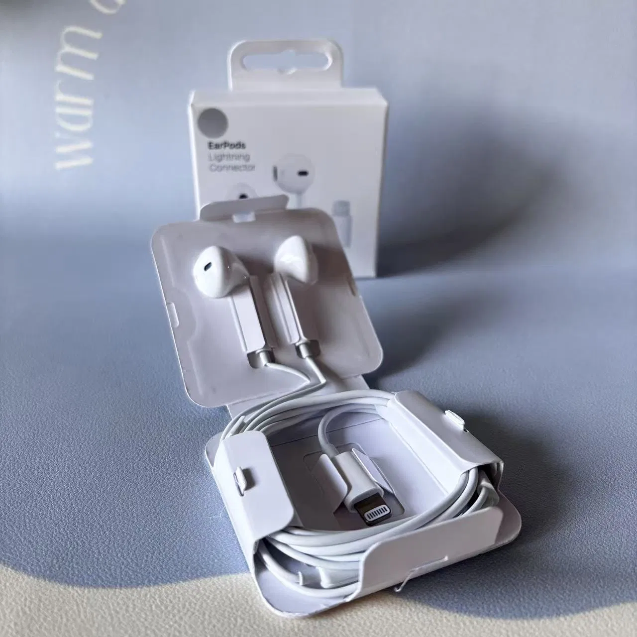 Оригинальные проводные наушники-вкладыши с регулируемыми амбушюрами