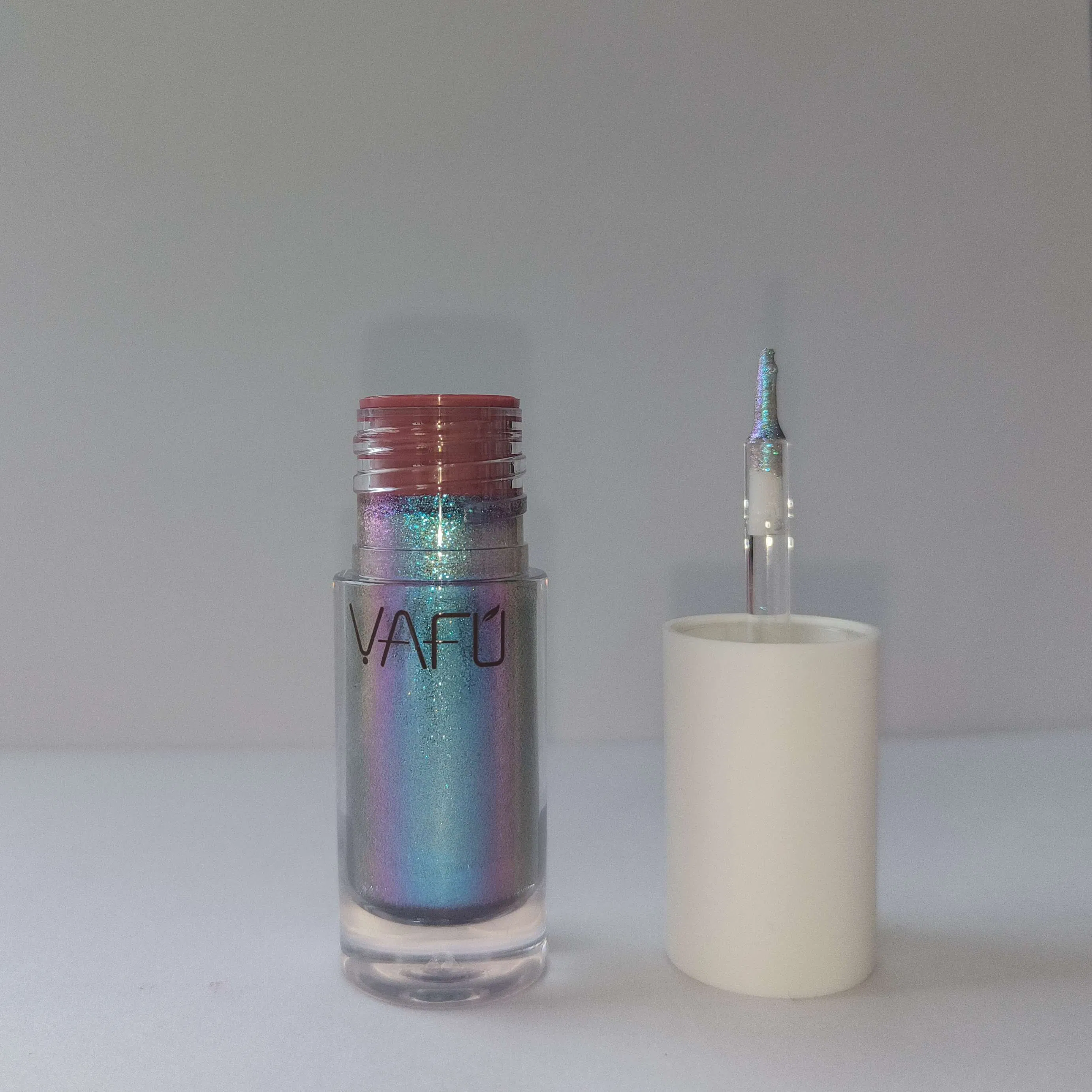 Dazzling Metallic Eyeliner for Bold and Stunning Eye Looks