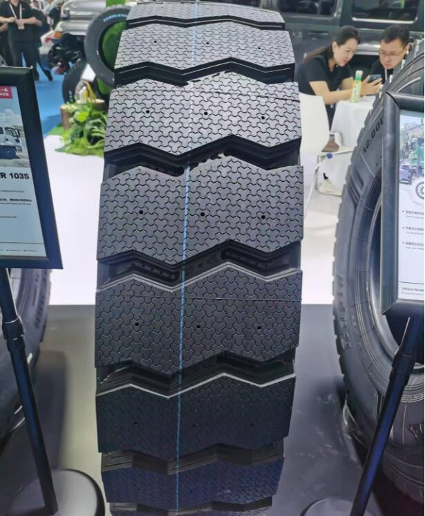 Шины грузовые китайские бескамерные 17.5", 19.5", 22.5"