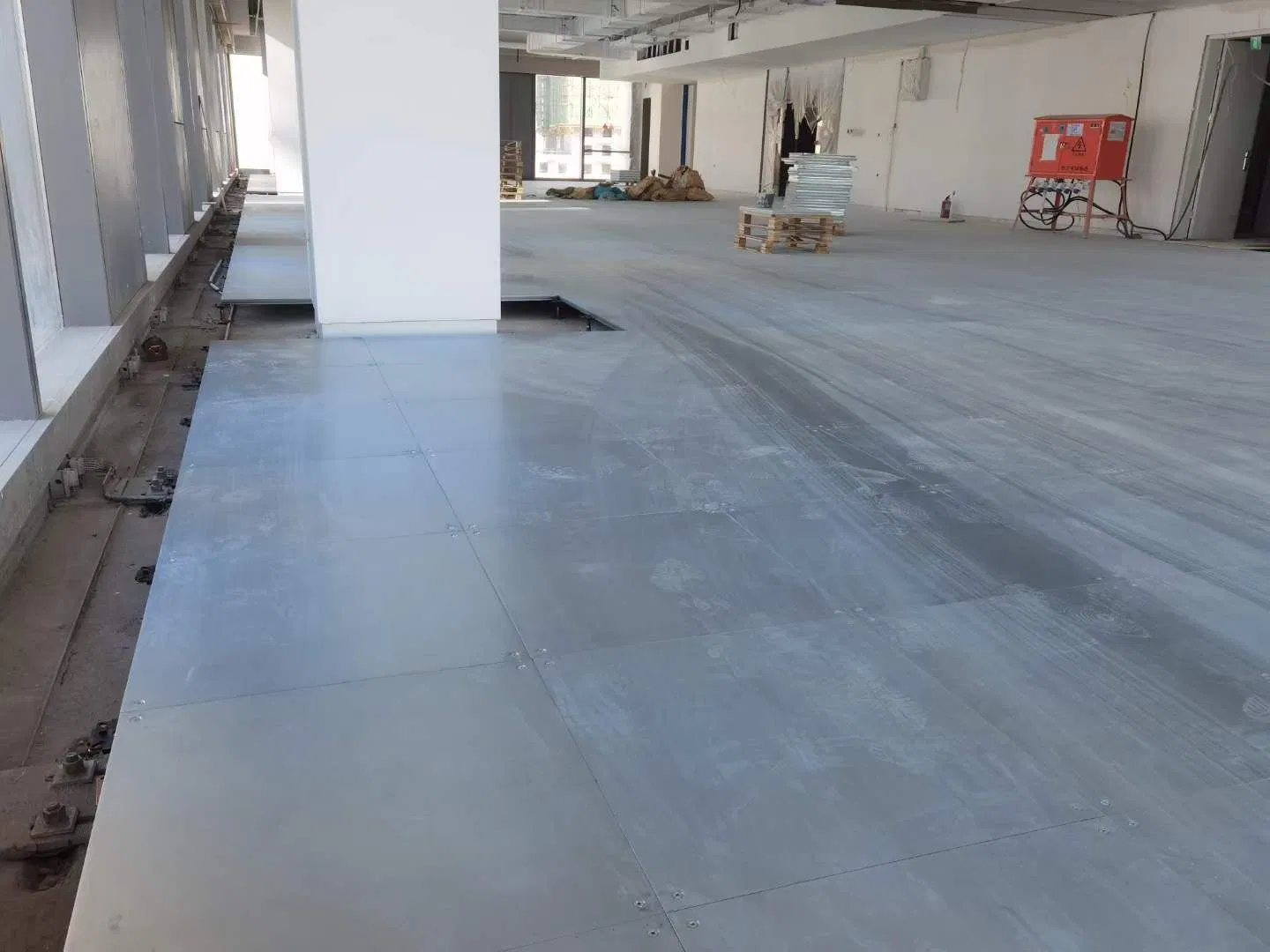 Панель фальшпола из сульфата кальция, нагрузка 1500 фунтов