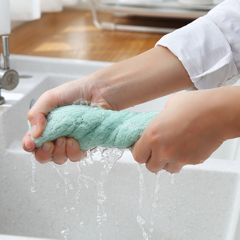 Dual-Color Microfiber Towel for Effective Cleaning and Absorption