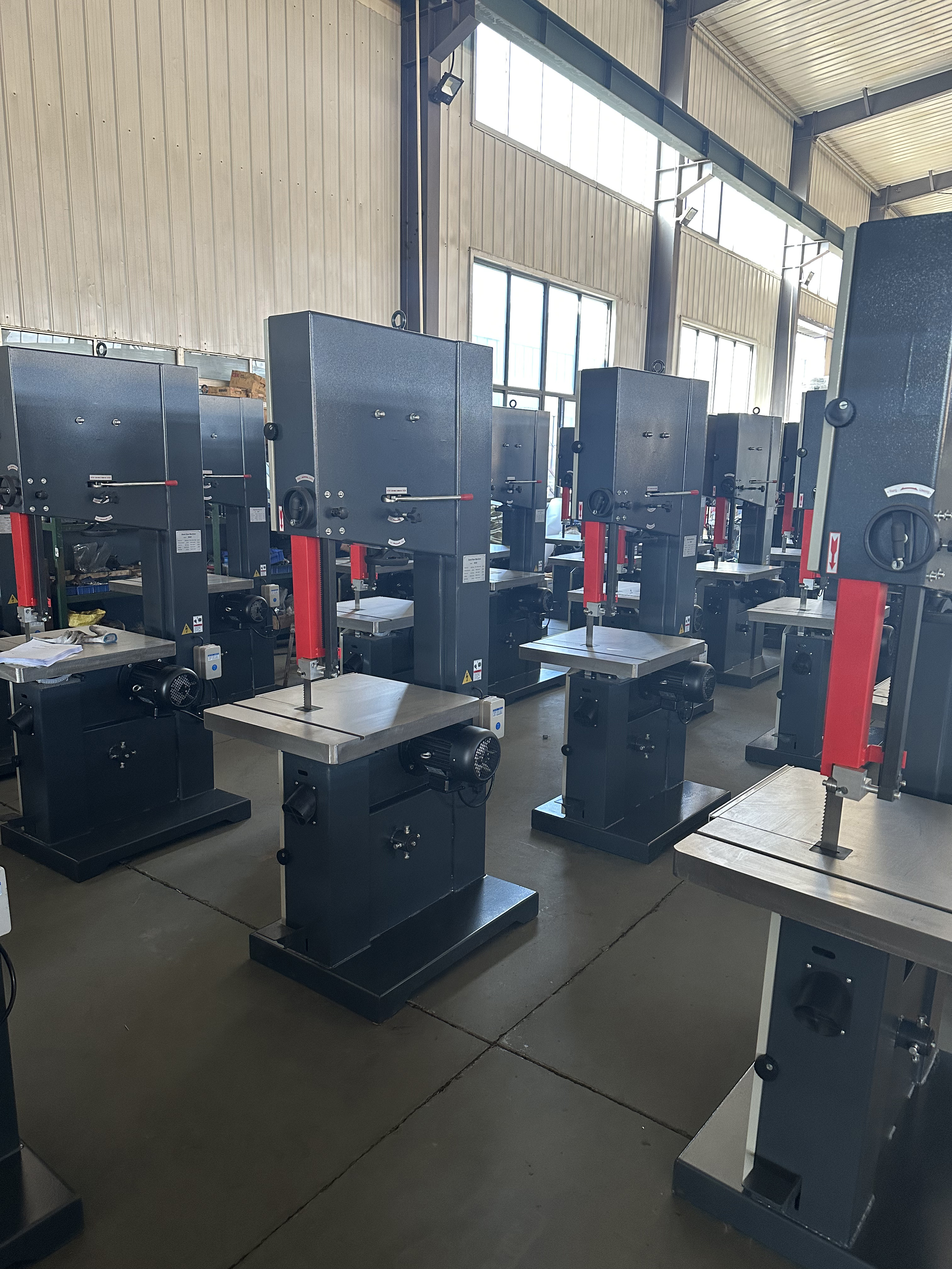 Ленточная пила по дереву вертикальная универсальная 28 дюймов