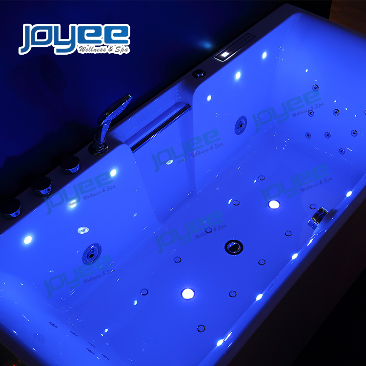 Угловая акриловая ванна Jacuzzi с гидромассажем и душем