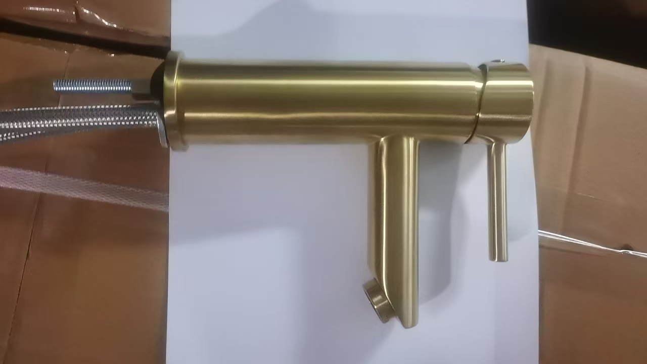 Gold Color Basin Mixer Faucet GB-1001