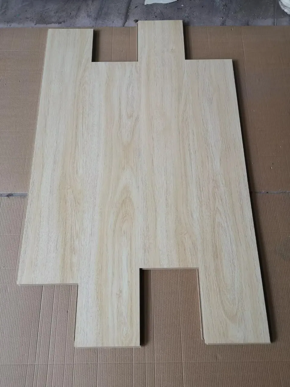 Economical Good Quality Water Resistant Laminate Engineered Wood Flooring AC3 AC4 AC5