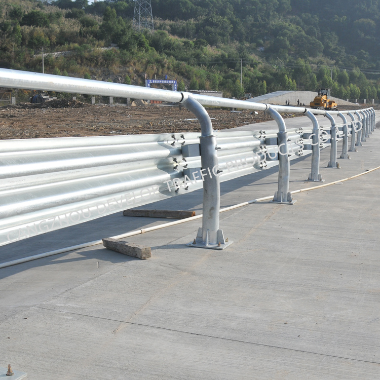 Three Beam Corrugated Guardrail High Strength Crash Barrier Highway Safety Barrier for Bridge and Mountainous Road