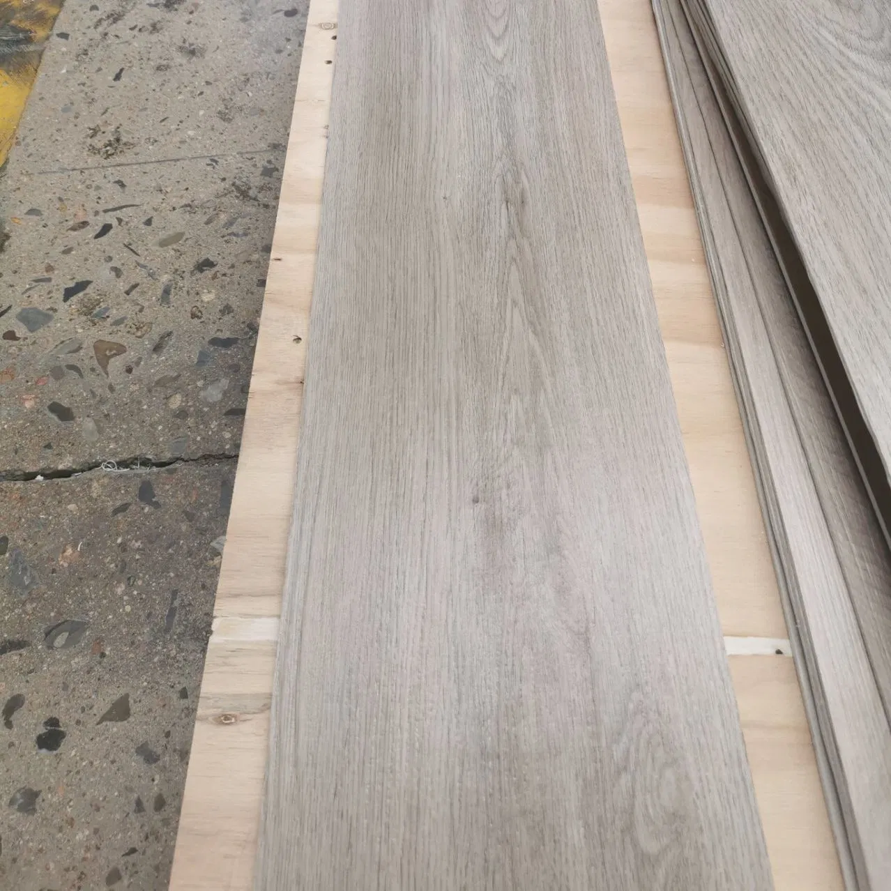 SPC-плитка Luxury Click под дерево, 4-6 мм