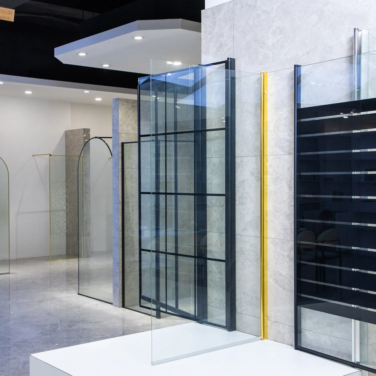 Custom Bathroom Bathtub Screen with Fluted Glass and Matt Black Finish