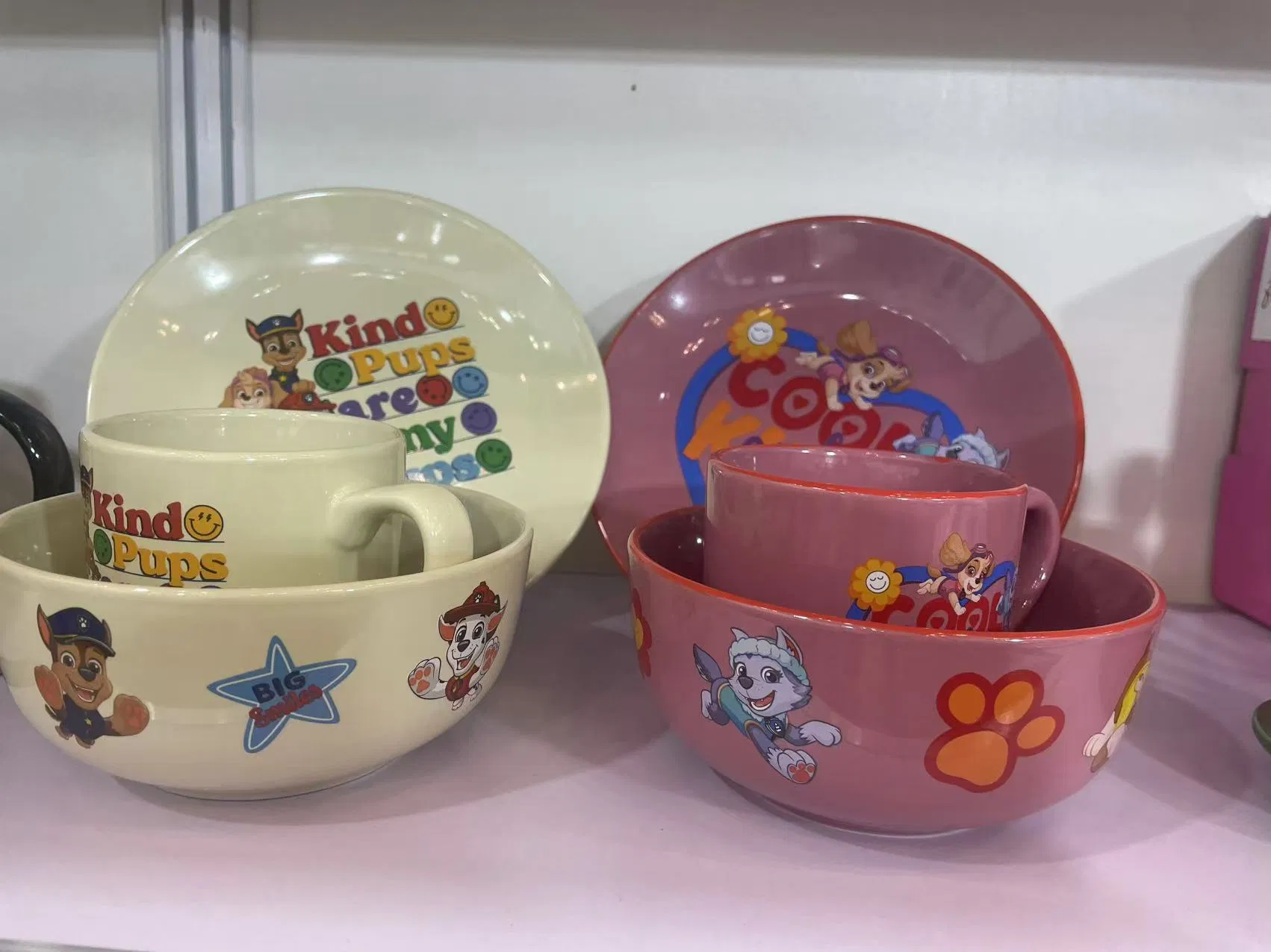 Набор керамических кружек с блюдцами