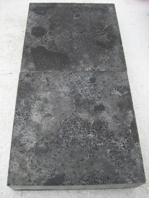 Building Material Natural Limestone Pickling/Acid/Honed Bluestone for Floor Tiles and Paving Stone and Wall Cladding/Facade