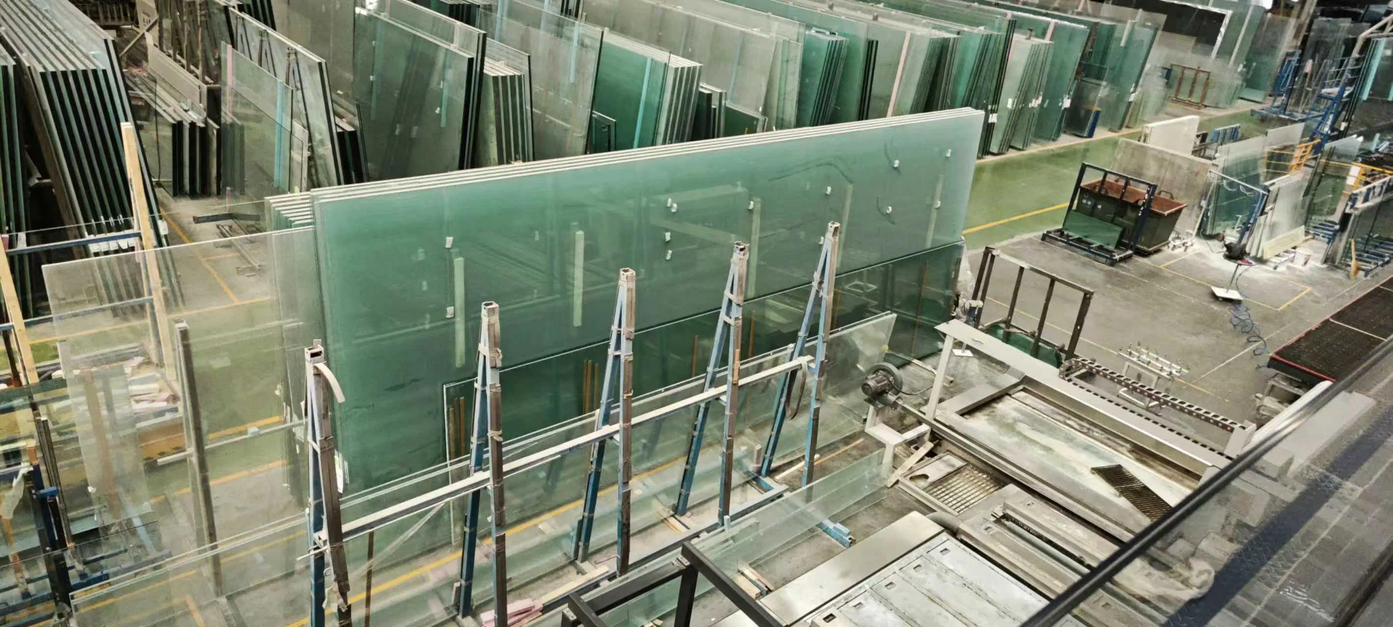 Дихроичное стекло для декора интерьера и фасадов