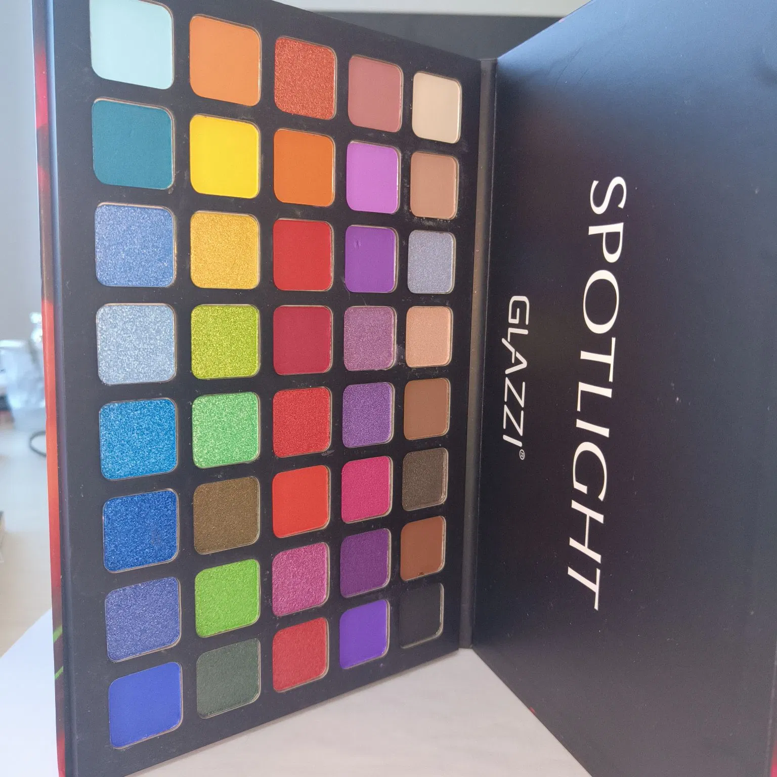 Vibrant Vegan Glitter Eyeshadow Palette with 40 High Pigment Shades