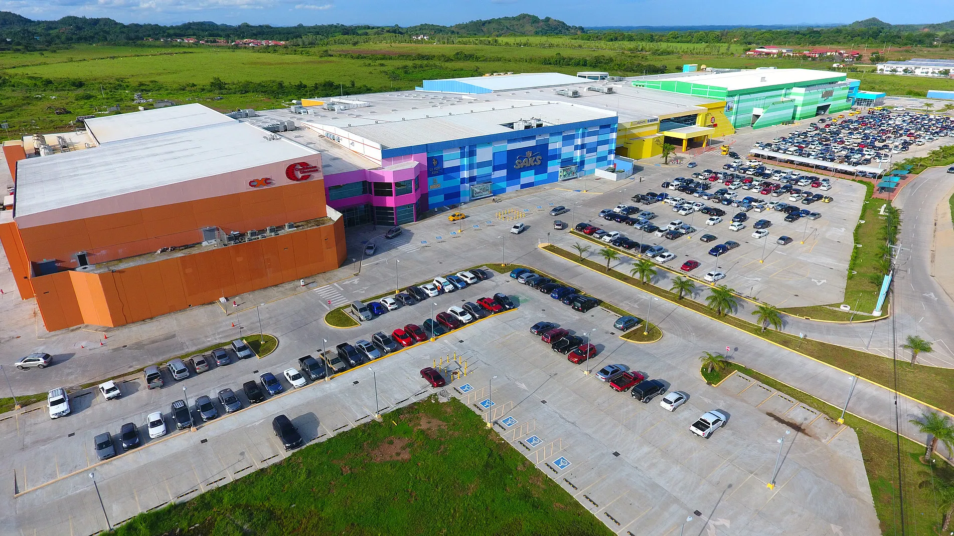 China Factory Durable Prefabricated/Prefab Steel Supermarket with Custom Design Options