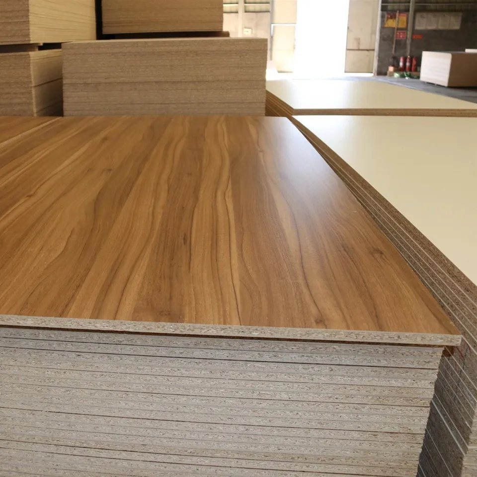 Hot Sale White Melamine Particle Board 9-25mm Chipboard/ Flakeboard/Particle Board for Furniture