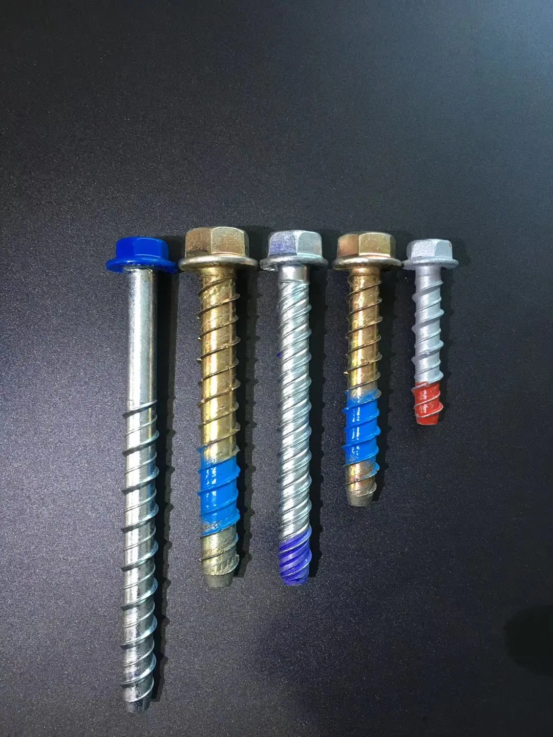 Анкерный болт для бетона с полной резьбой