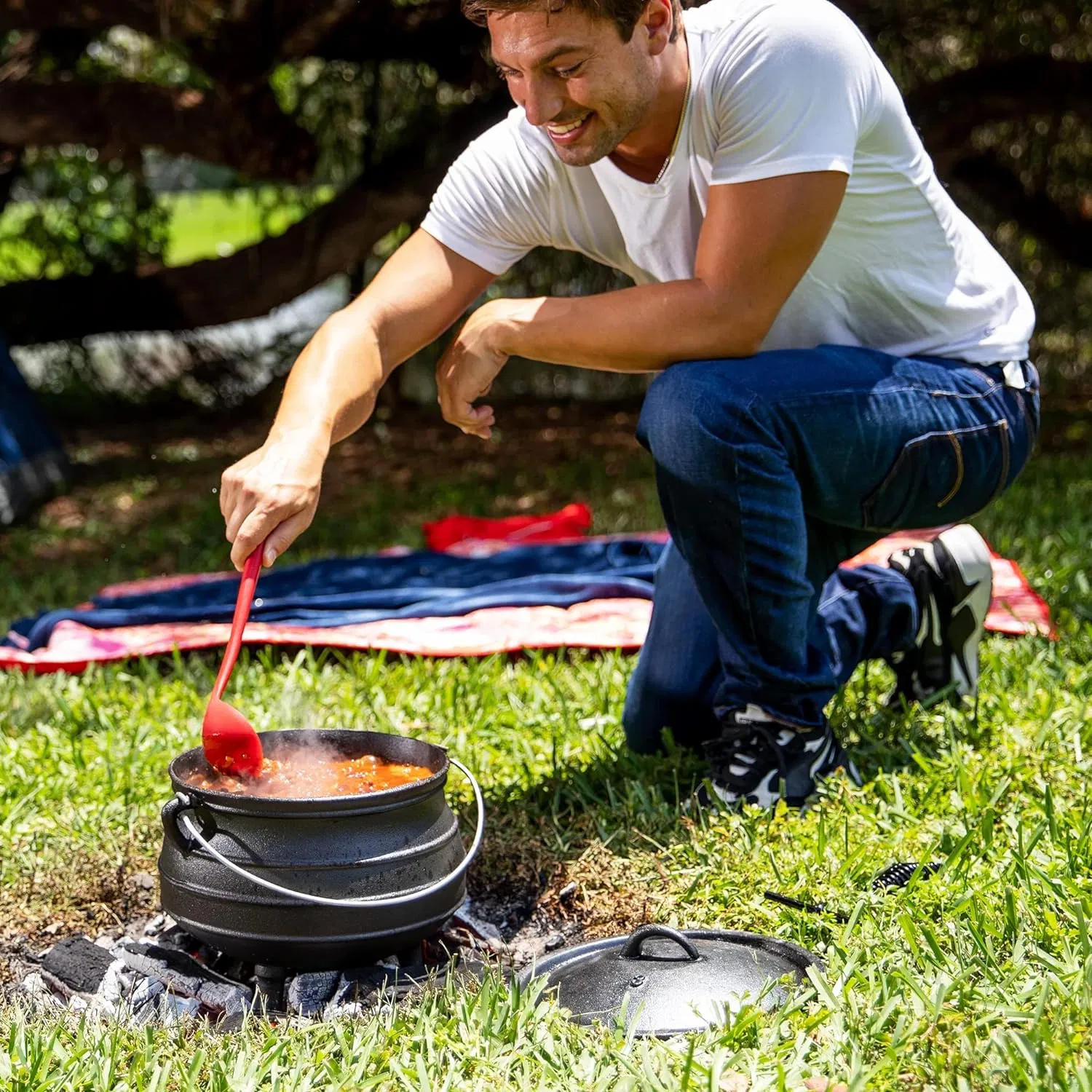 Чугунный котелок Potjie с тремя ножками для костра
