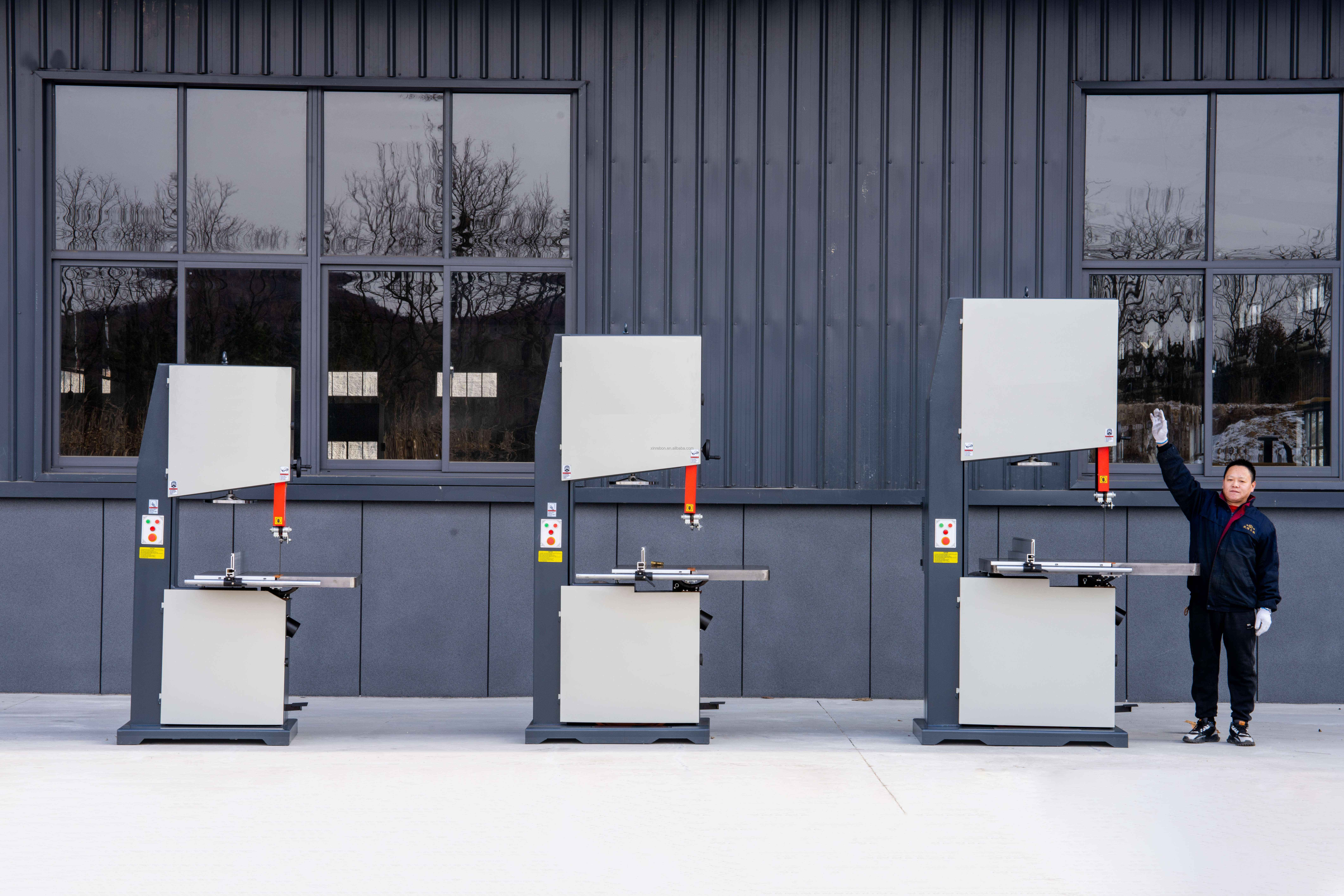 Станок ленточнопильный вертикальный промышленный по дереву 64-81 см