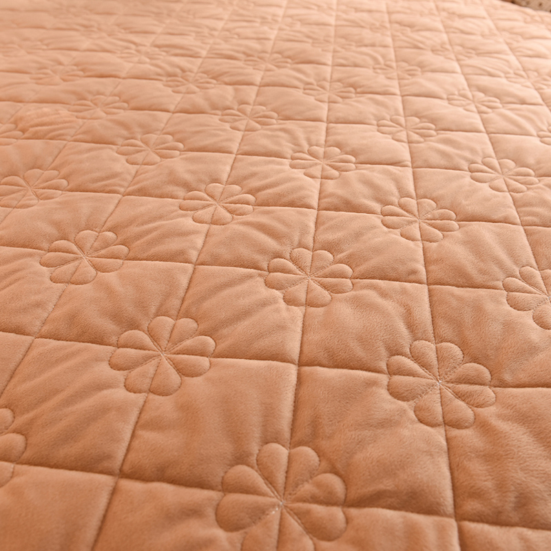 Luxury Top Selling Velvet Embroidery Bed Cover Bedding Set