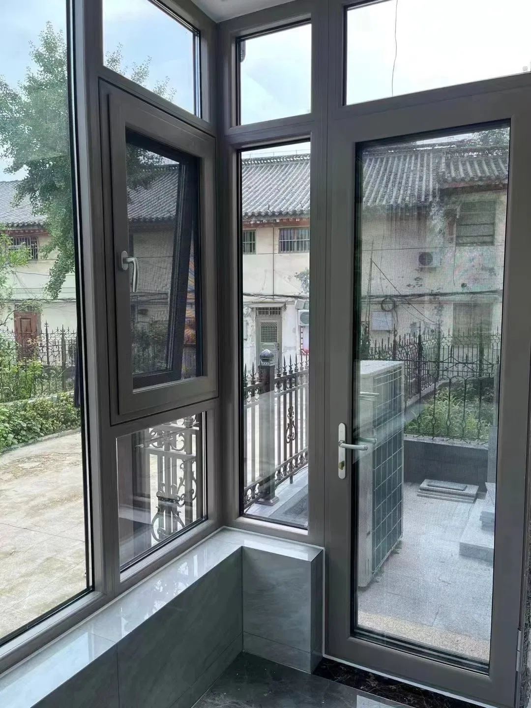 China Factory Customized Windproof Security Personal Privacy Protection Aluminium Entrance Door