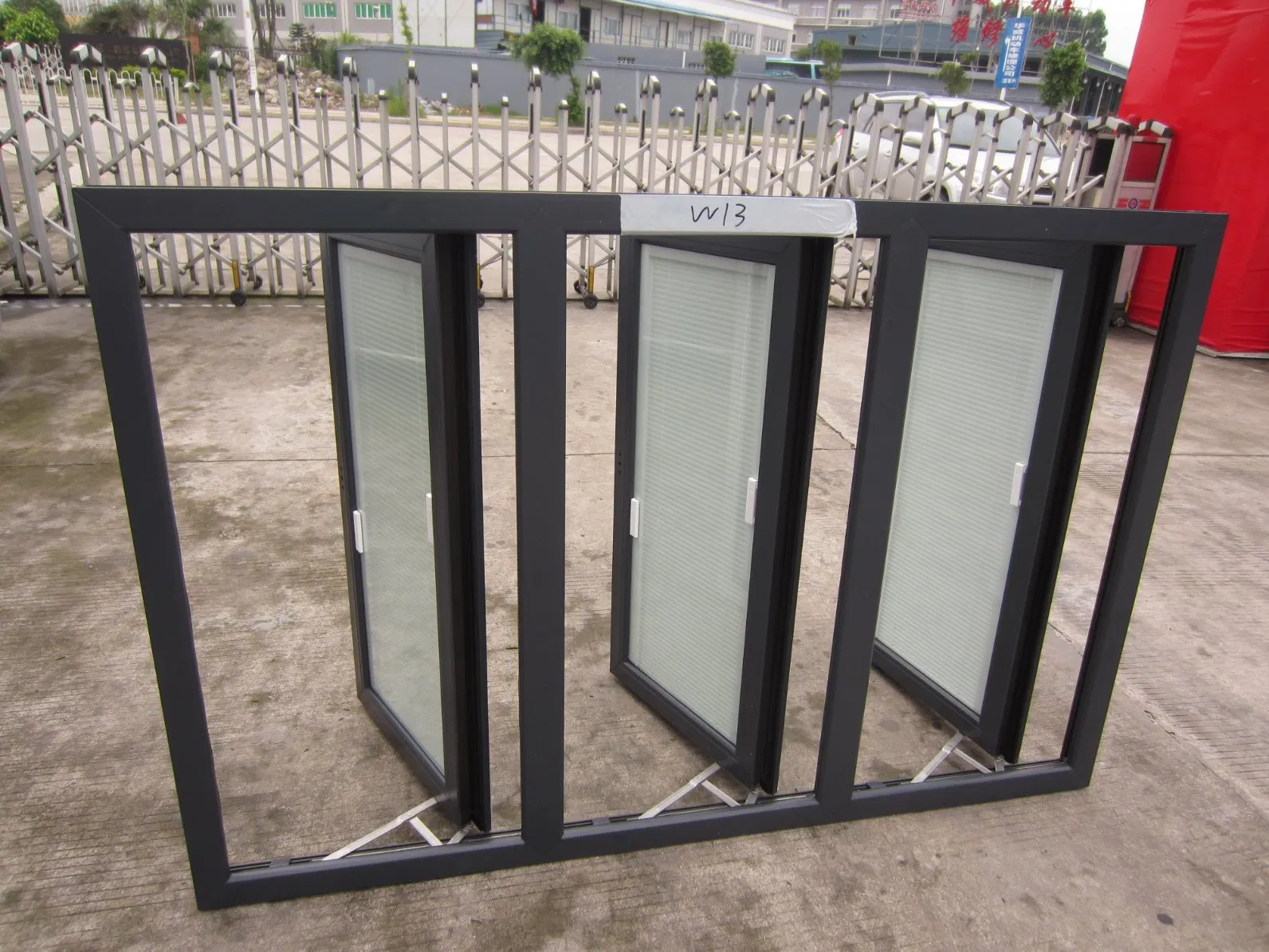 Outswinging Thermal Break Plastic Three Sides Casement Window with Blinds