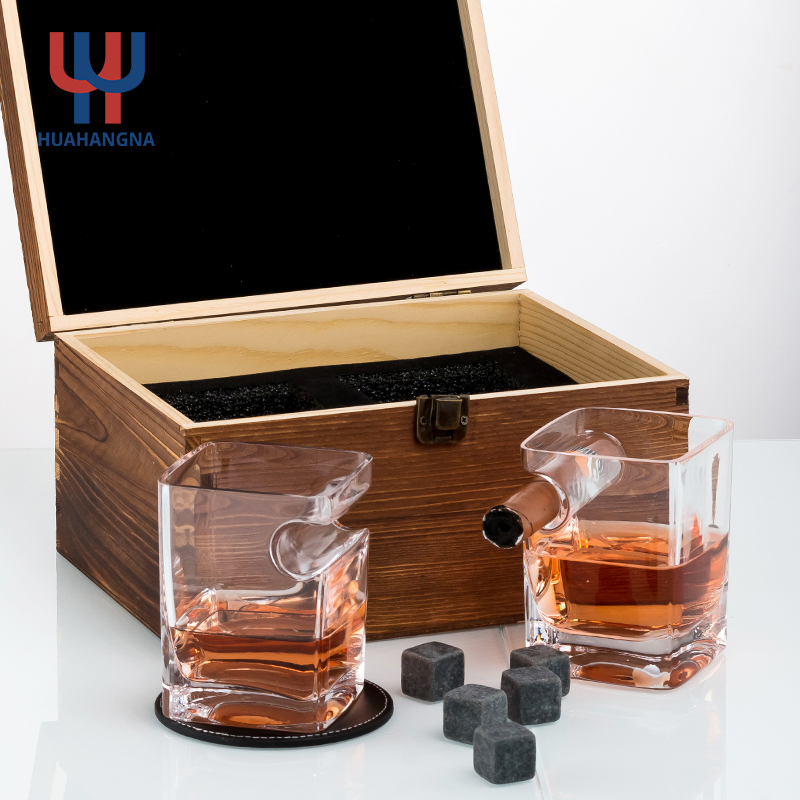 2024 New Product Customize Whiskey Tumbler Glasses with Side Mounted Holder Bourbon Liquor Whisky Cigar Glass Gift Sets