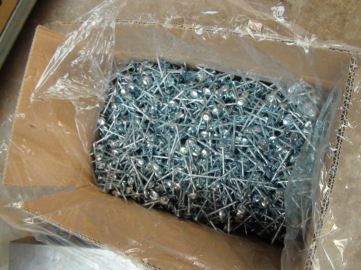 Galvanized Roofing Nails 2"X Bwg9, 2.5"X Bwg10