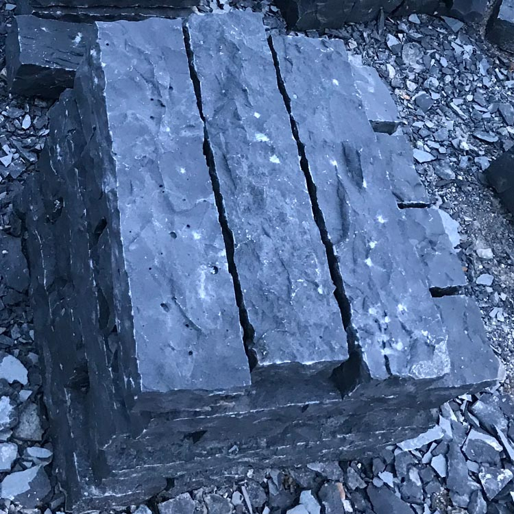 Pineapple Finish Black Basalt Stone Columns for Garden Fence Projects