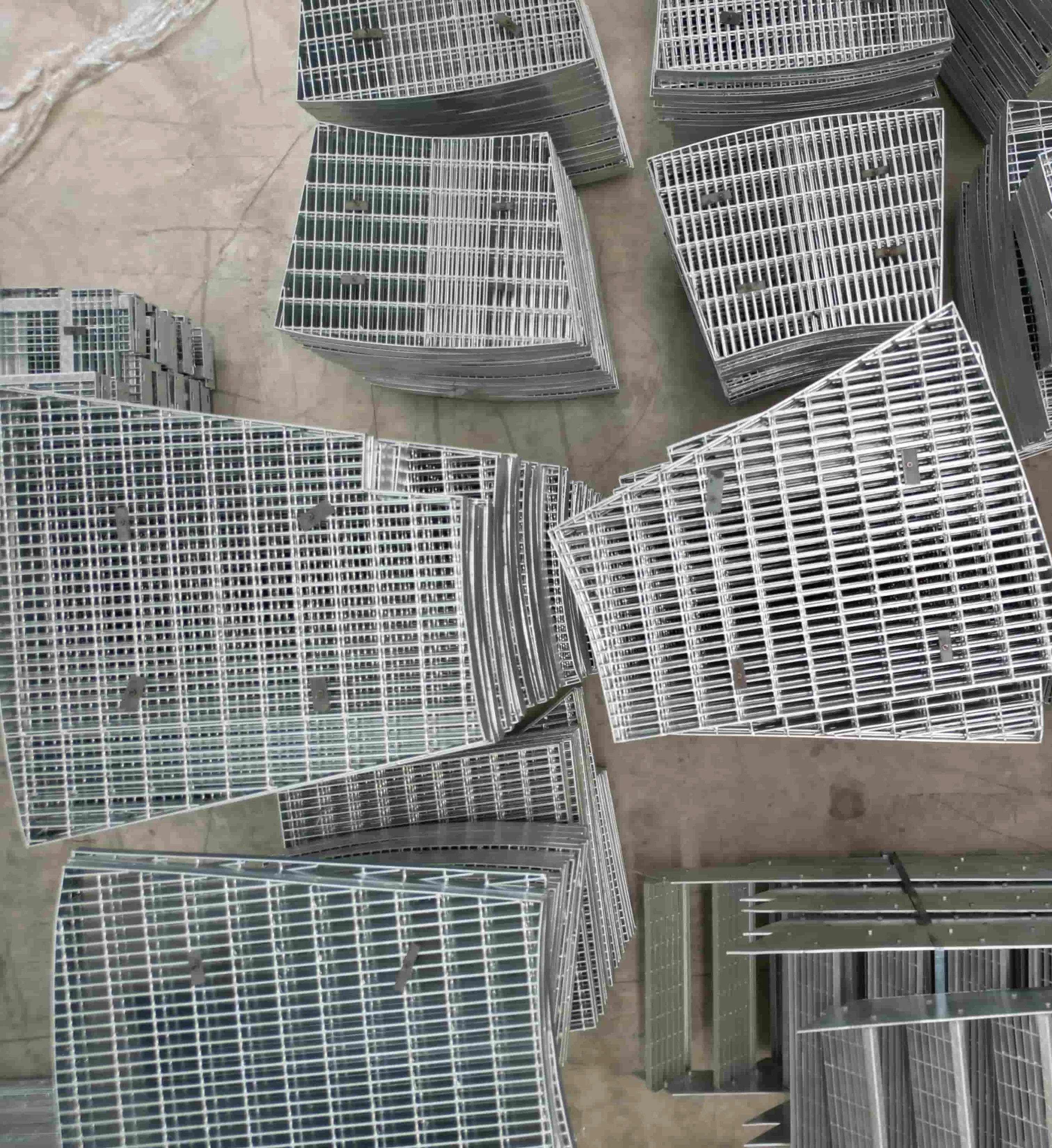 Customize Various Style Hot Dipped Galvanized Steel Grating Walkway