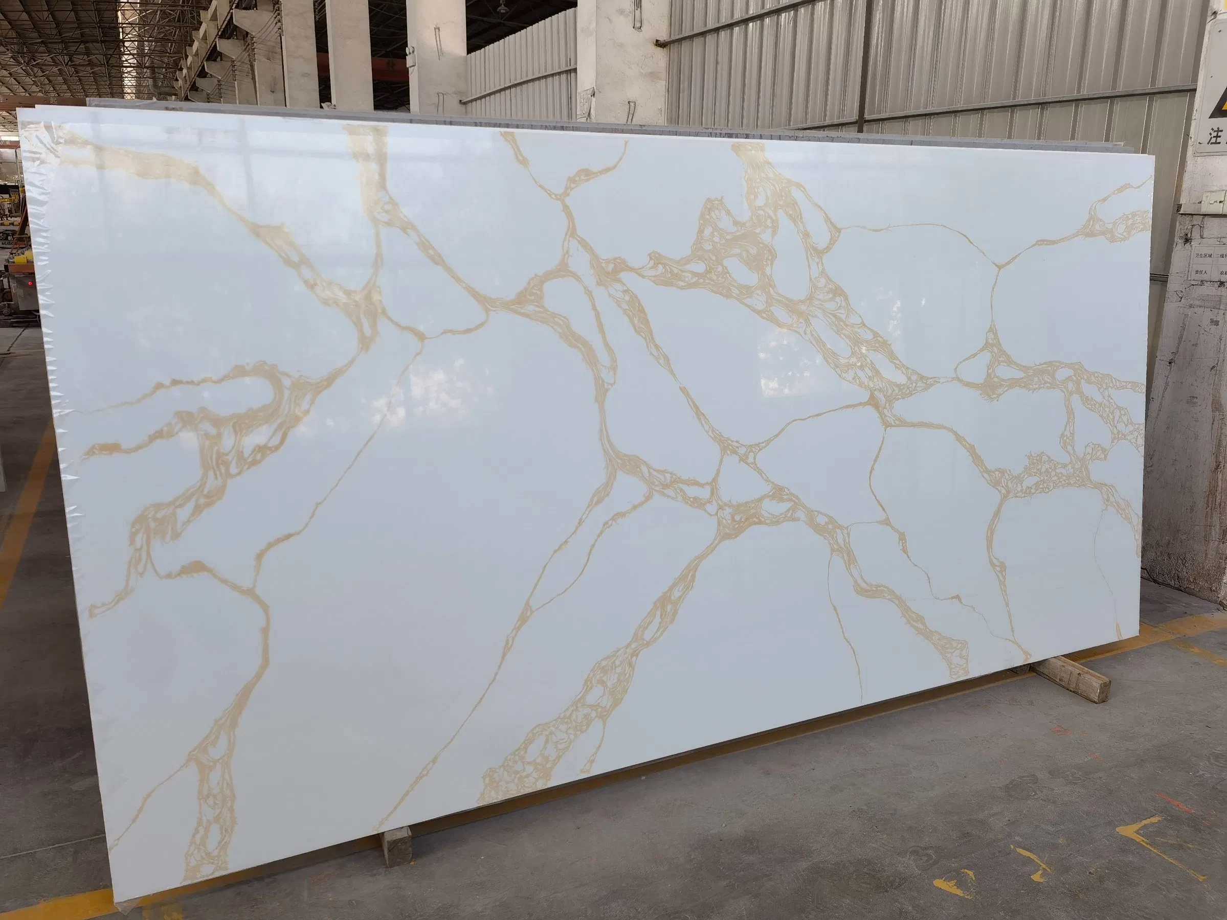 Calacatta White with Gold Veins Popular Quartz Stone Countertop/Vanity Top/Table Top/Floor Tiles