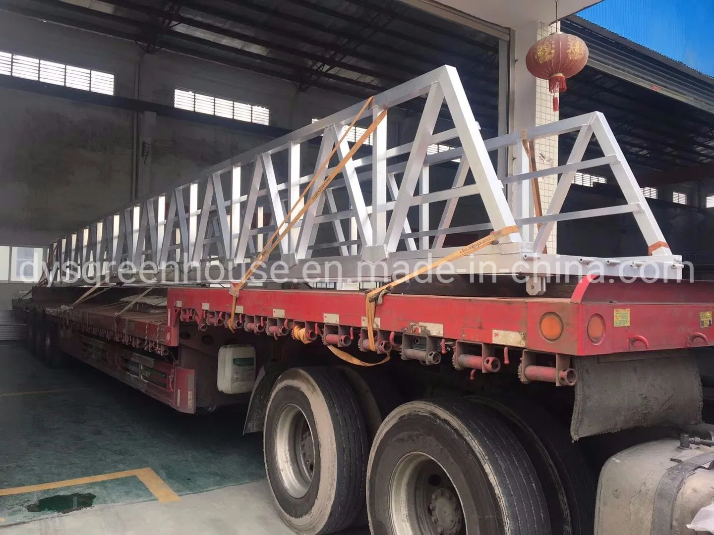 an Approach Bridge Between Pontoon Platform on Water Floating Platform Portable Steel Bridge