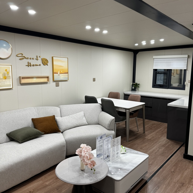 Customized Galvanized Dormitories Mobile Home Luxury Container House Steel Structure Villa Expandable