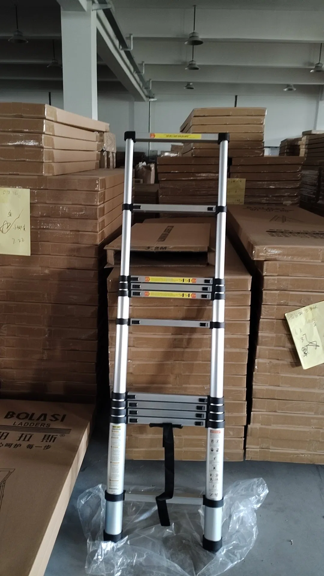 Lightweight Aluminium Single Telescopic Ladder for Easy Transport and Use