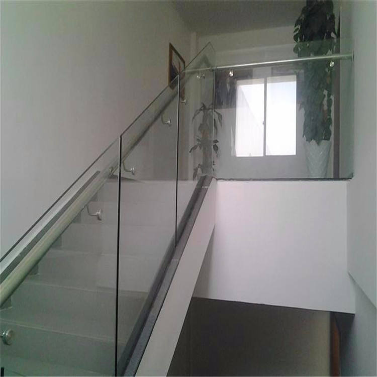 Звукоизоляционные стеклянные стены с шумоподавлением