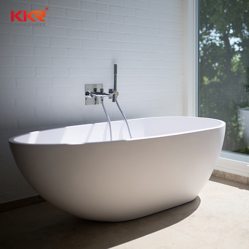 Угловая ванна из искусственного камня с полкой