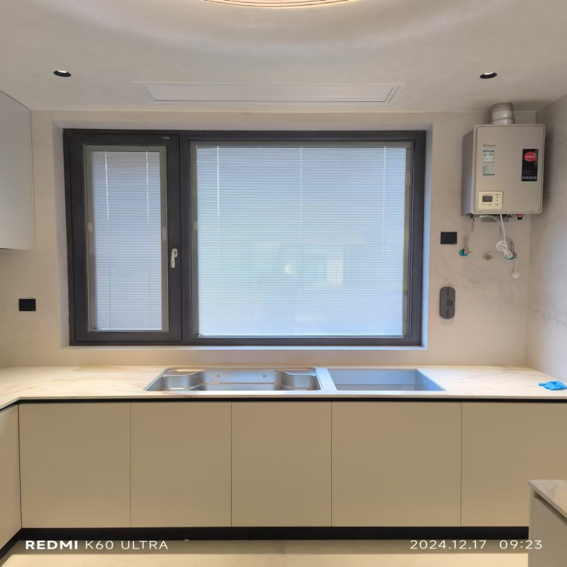 Custom Aluminum Louver Windows / Shutters for Residential & Commercial Building