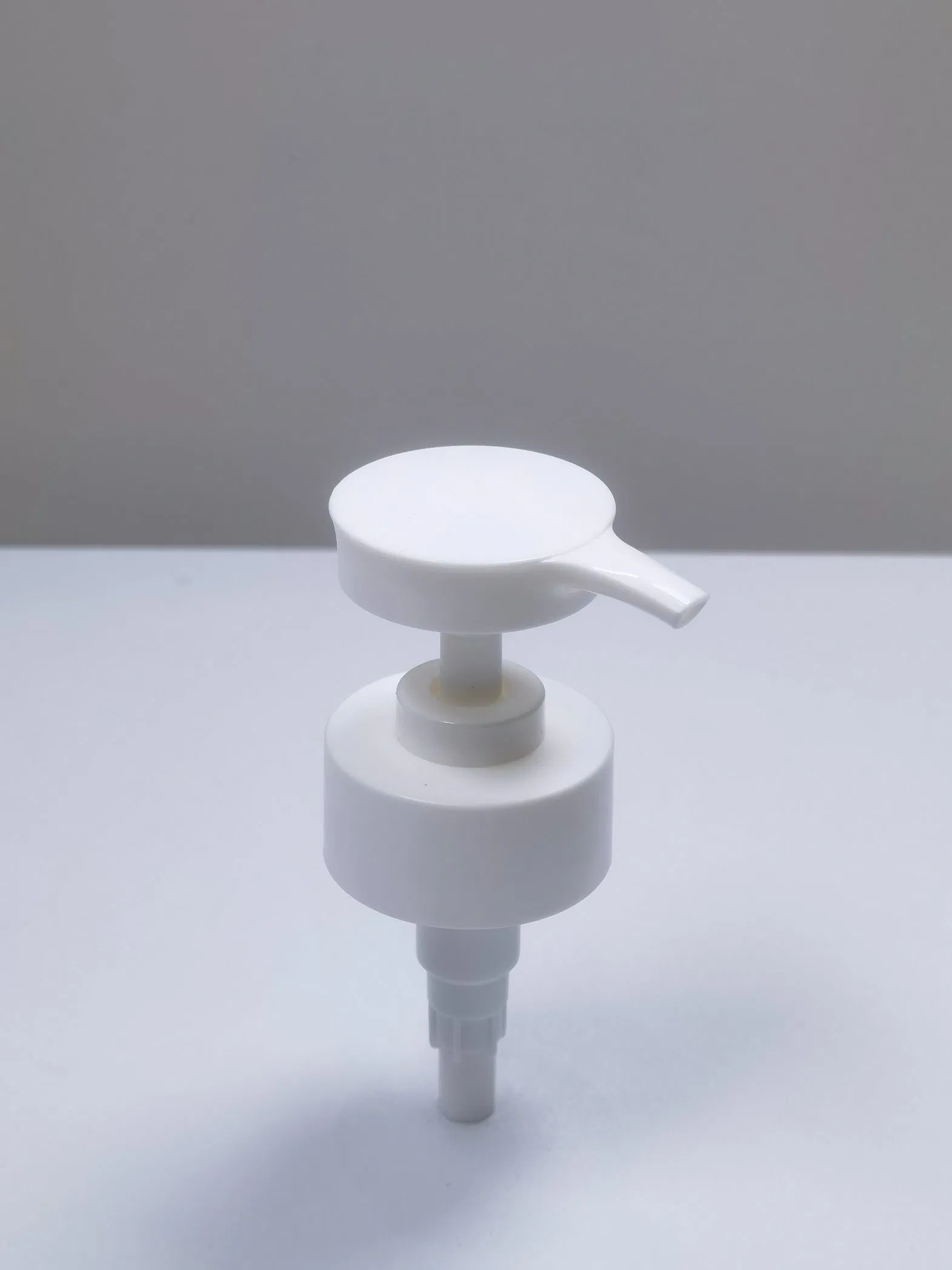 Professional Custom Cosmetic Packaging PP Plastic Blue Lotion Dispenser Pump for Shampoo Bottl