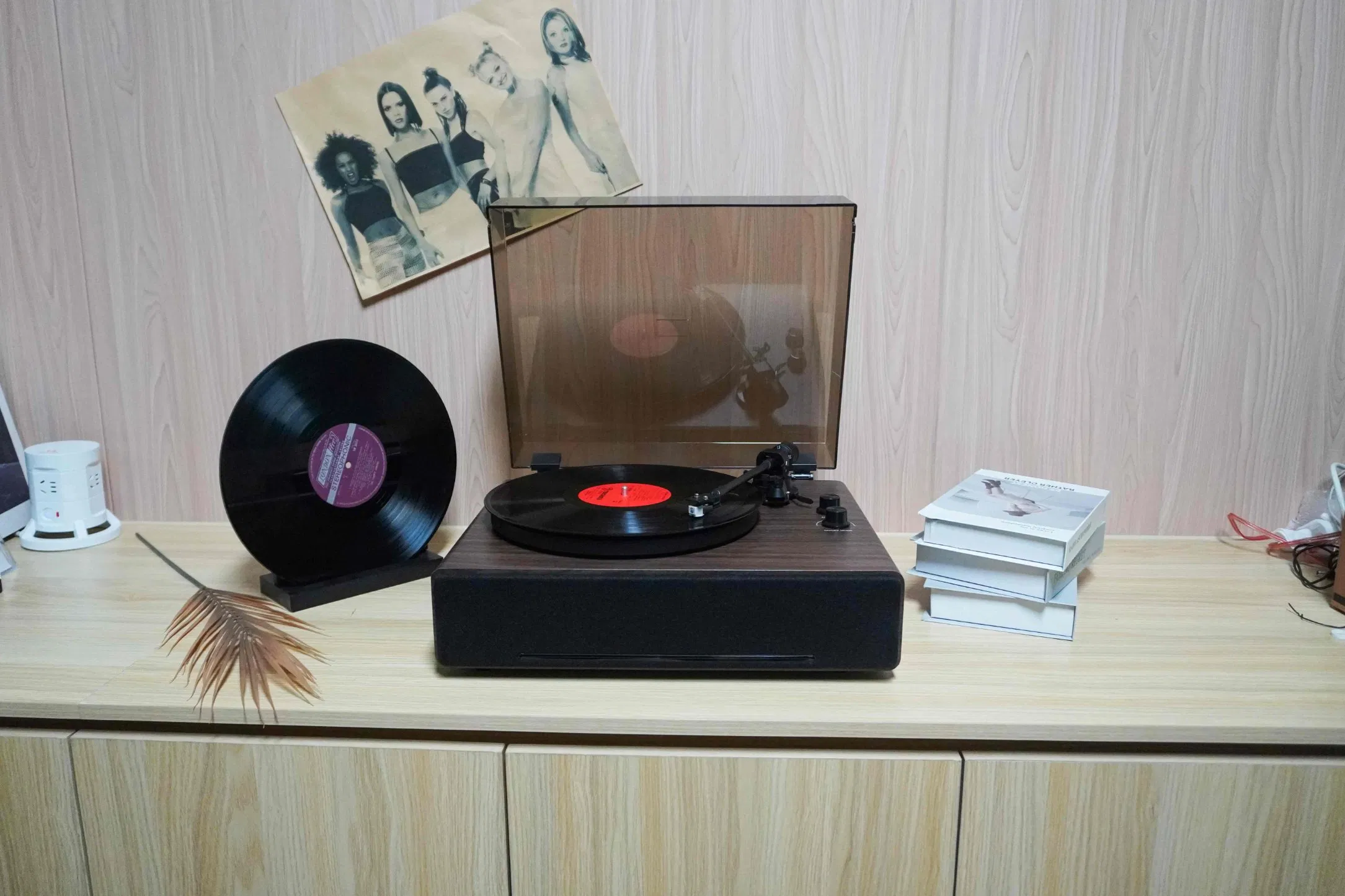 Best-Selling at-3600L Moving-Magnet Walnut Wireless Stereo Bluetooth Speaker Turntable Vibration Damping Vinyl Record Player with USB