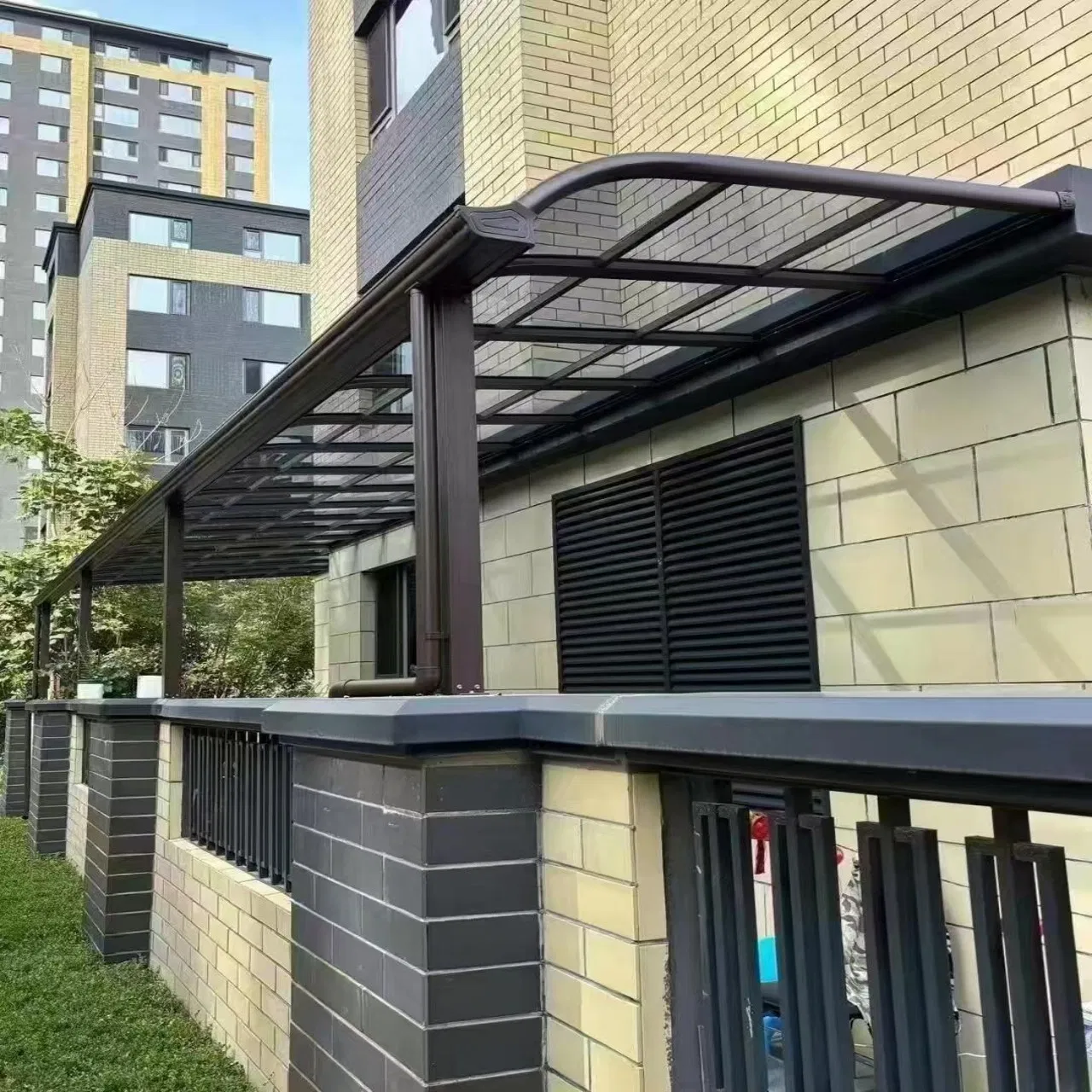 14. Factory Price Balcony Glass Door Canopy Aluminum Outdoor Patio Awning Canopy Corrosion-Resistant Waterproof and Thermal Insulation for for Villa Use
