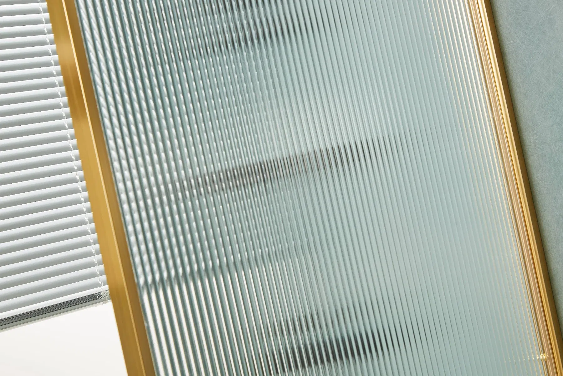 Factory Price Hot Selling Gold Aluminum Tempered Glass Shower Screen Modern Walk in Bathroom -3