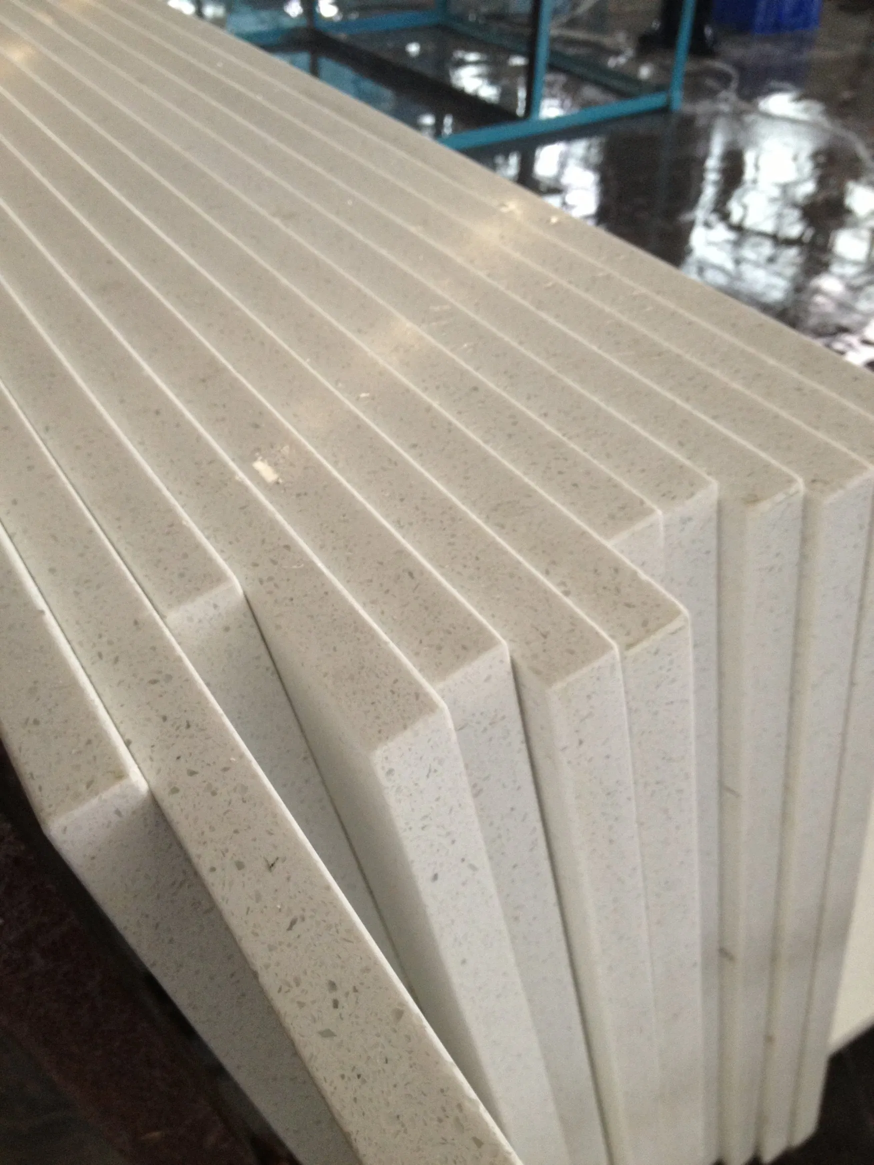 Wholesale Prefab Veins Quartz Stone Kitchen Countertop/Vanity Top